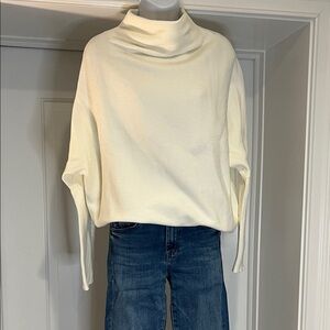 BluivyCream Lightweight Funnel Neck Women's Sweater Size S/M